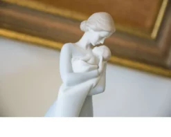 Abbraccio materno porcellana Lladro'