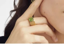 Anello chicco argento dorato con quarzo verde peridot Unoaerre