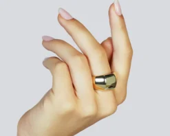 Anello dinamica in bronzo dorato Unoaerre