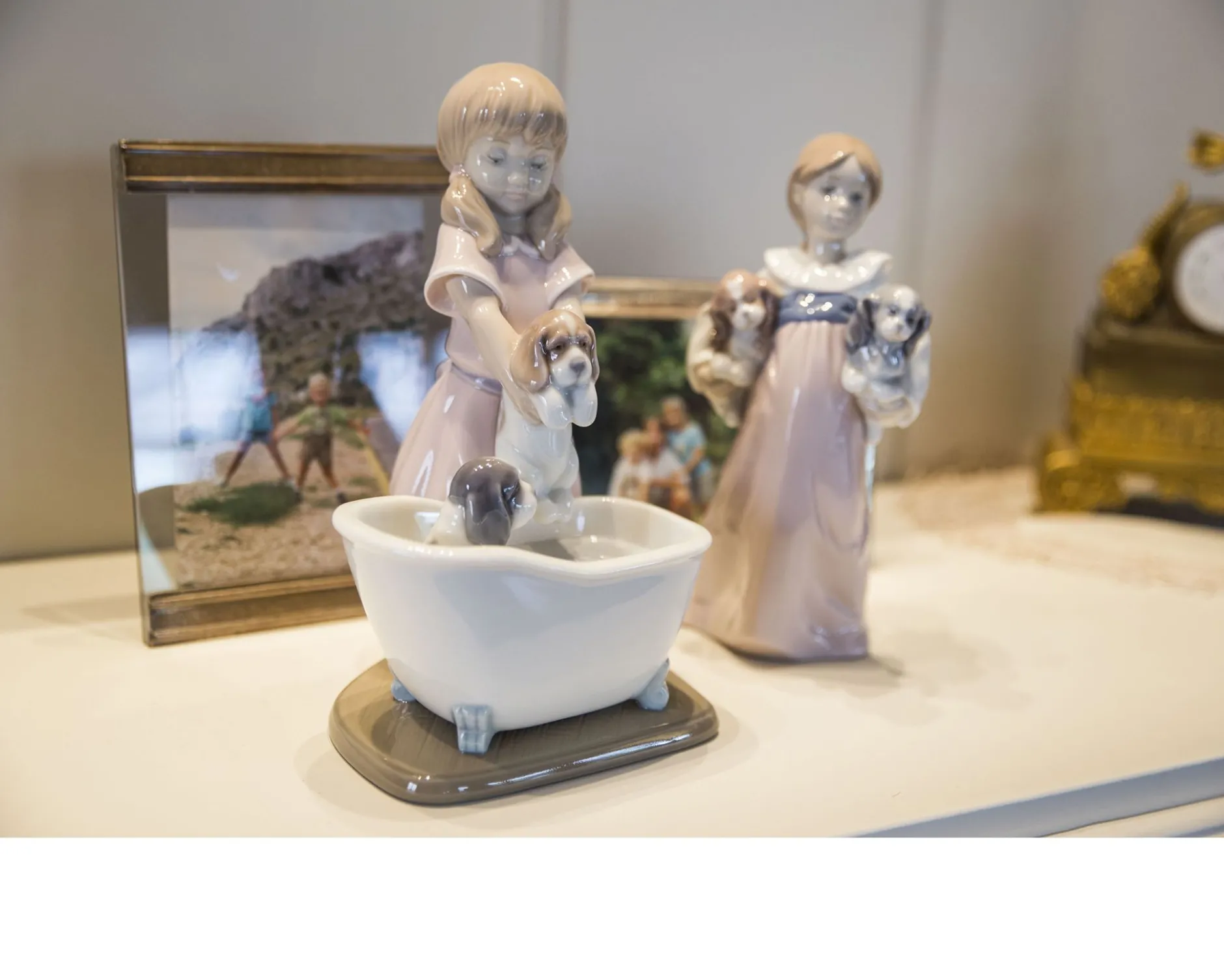 Bimba con cuccioli porcellana Lladro'
