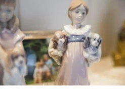 Bimba con cuccioli porcellana Lladro'