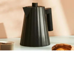 Bollitore elettrico plissè nero Alessi