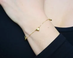 Bracciale oro 9 kt con cuori Unoaerre
