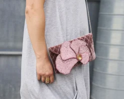 Clutch in velluto con cristalli, perline e strass rosa Ottaviani