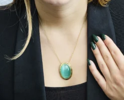 Collana ottone finitura oro con occhio di gatto verde acqua Sovrani