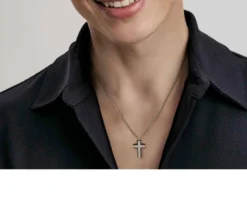 Collana strong acciaio con pendente croce e diamante naturale Nomination