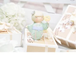 Diffusore fragranza kokeshi con ciuffo portaconfetti Selezione zanolli