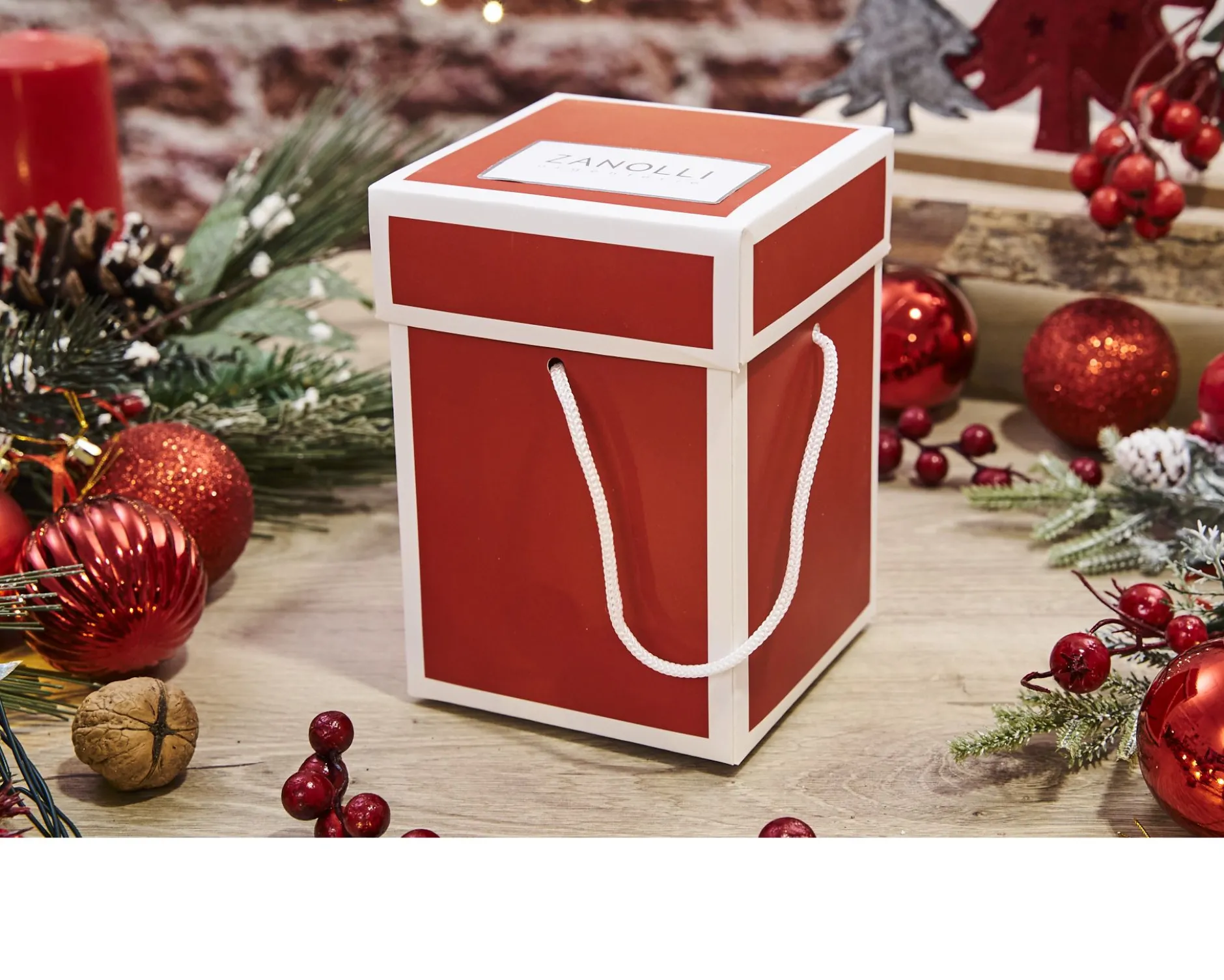 Idea regalo natale carillon albero di natale con decori oro Selezione zanolli