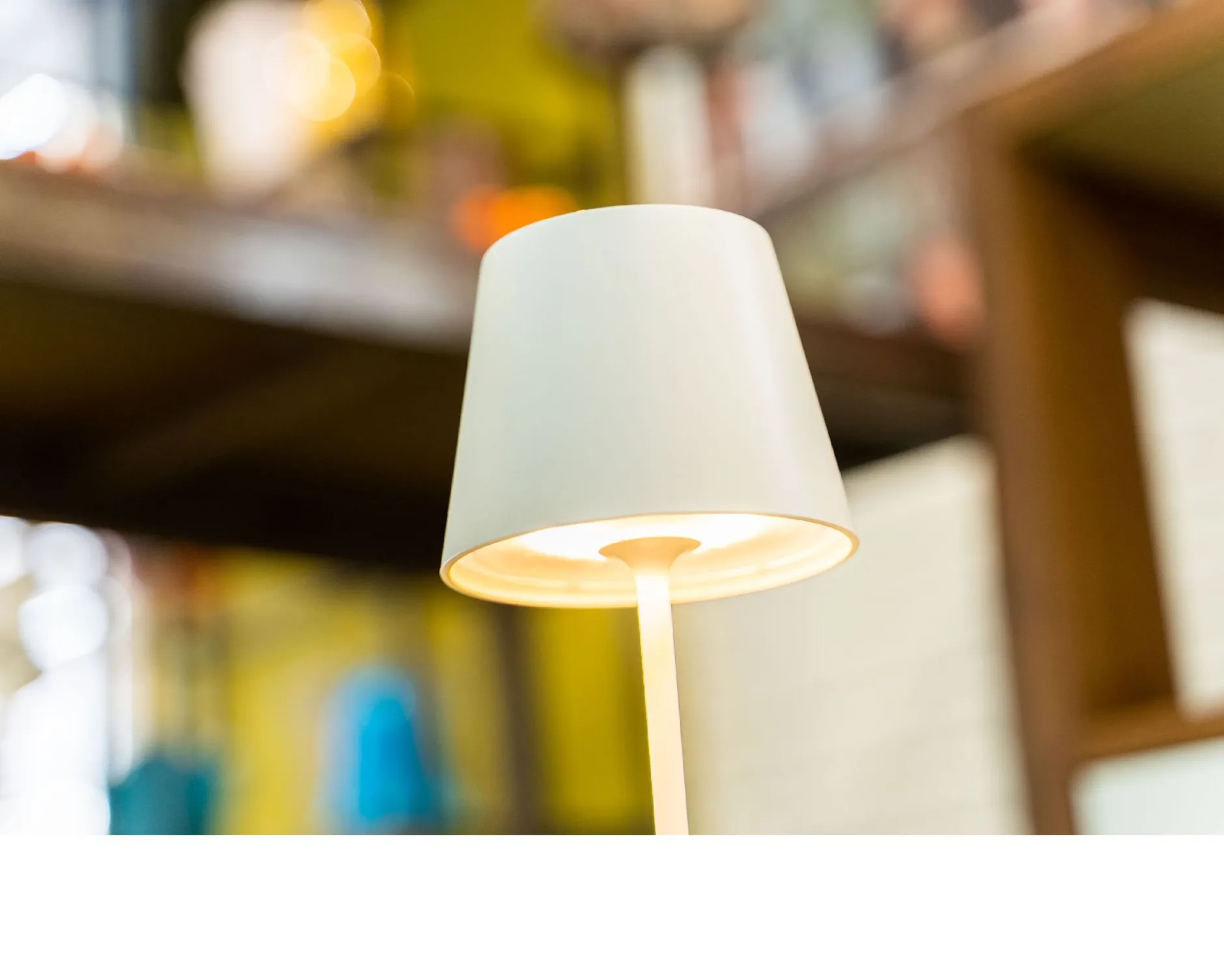 Lampada da tavolo poldina pro bianco opaco Zafferano