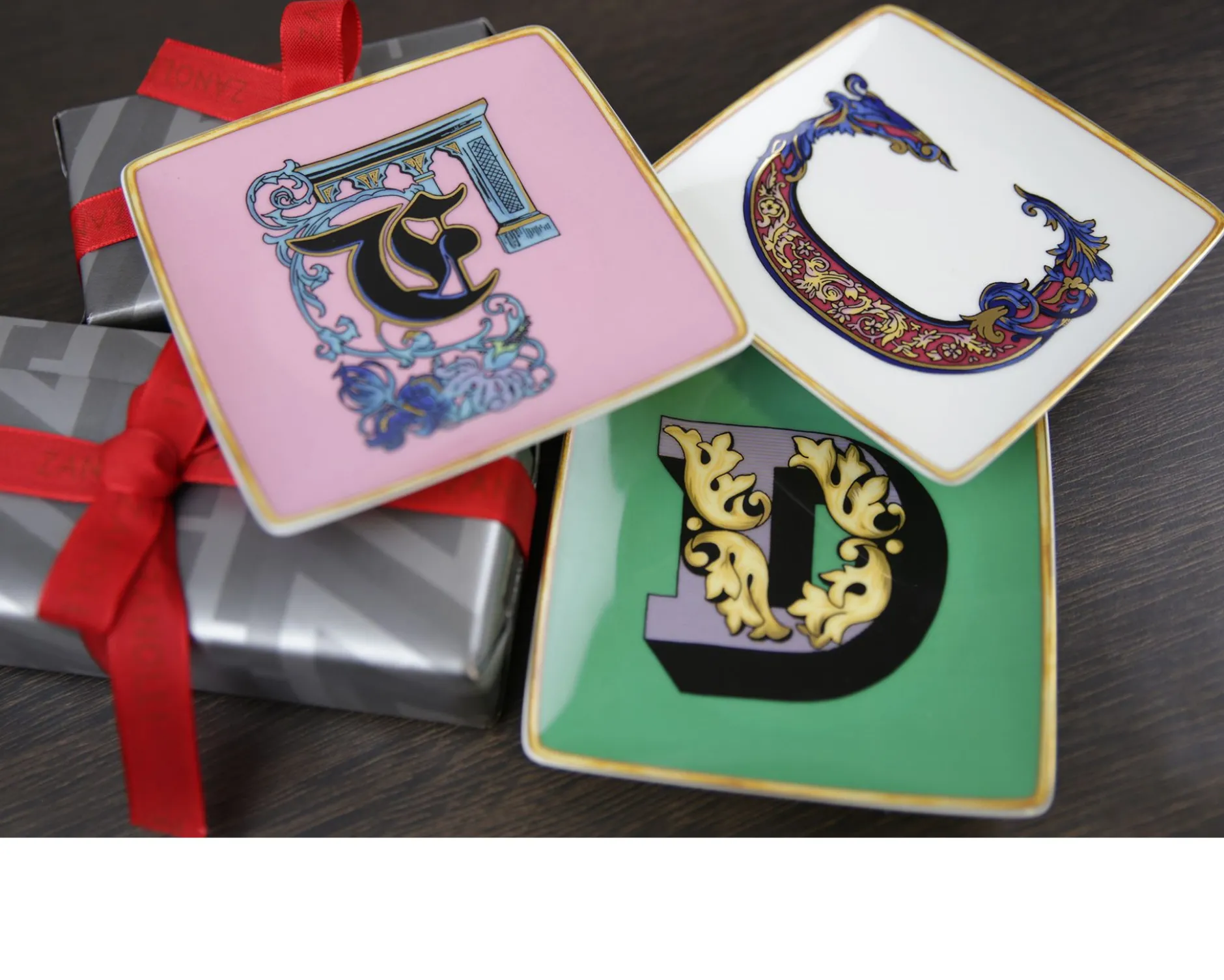 Piattino alphabet porcellana lettera c Versace