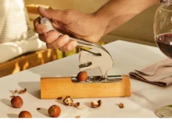 Scoiattolo schiaccianoci acciaio e legno Alessi