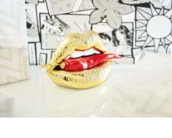 Scultura bocca oro e peperoncino rosso Selezione zanolli