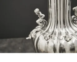 Vaso argento con due putti e decorazione foglie usato ricondizionato Zanolli vintage